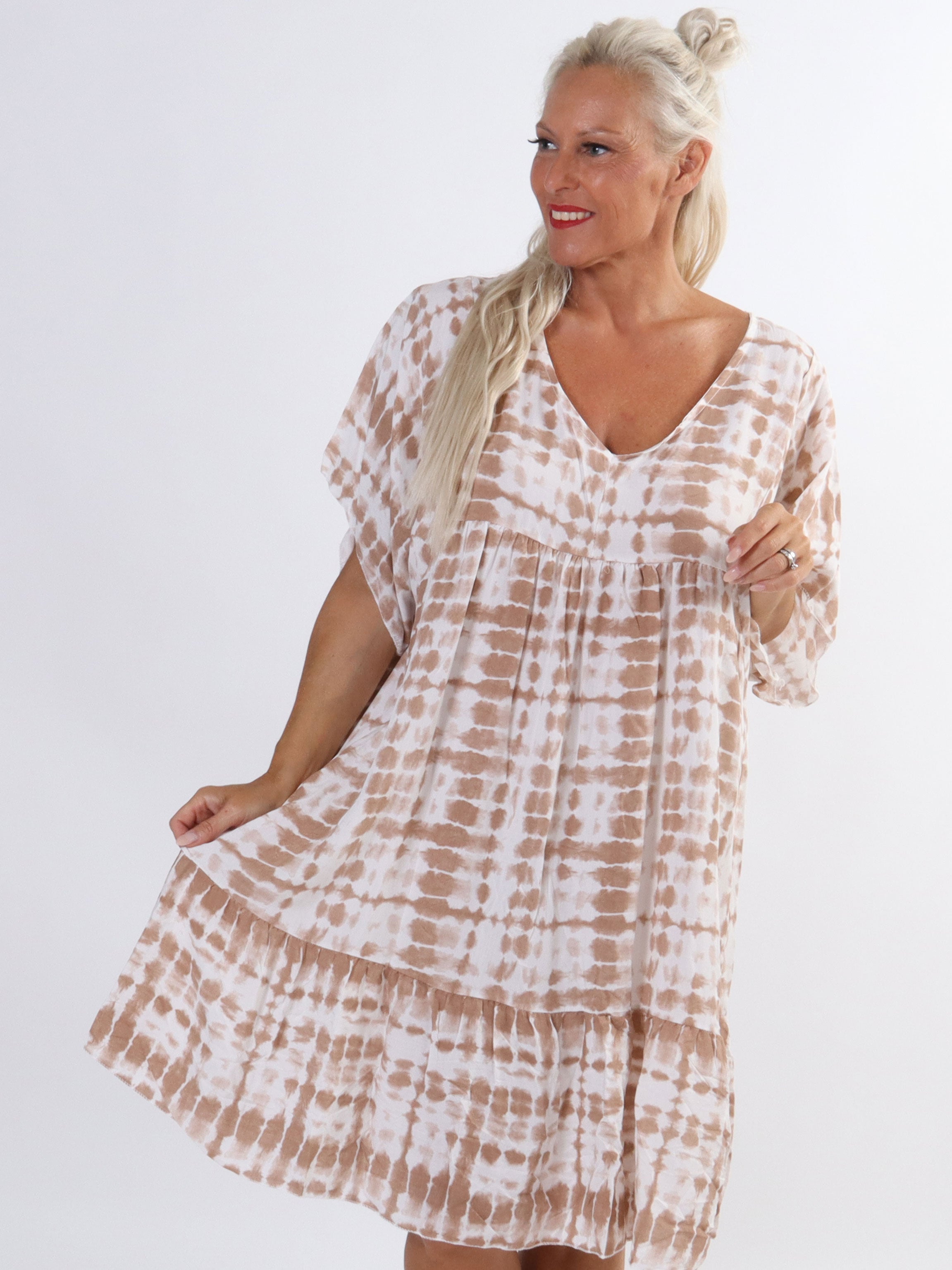 Amanza - Sød plus size tunikakjole i viskose med batikmønster